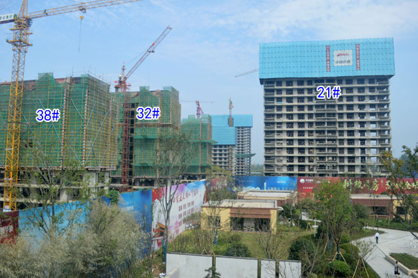 首期洋房53#,38#,32#正在进行外立面工作北京城房·京城华府10月份